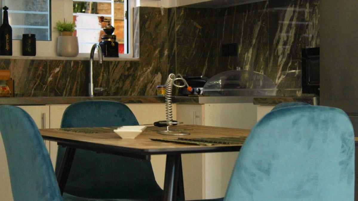 Patras Cozy Nest In The Vibrant City Center المظهر الخارجي الصورة